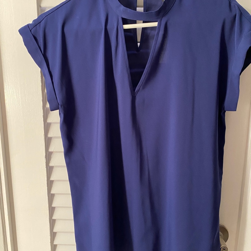 Express- cap sleeve blouse in size M